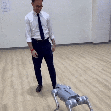 Joshua Wilwohl with an AI-powered robot.